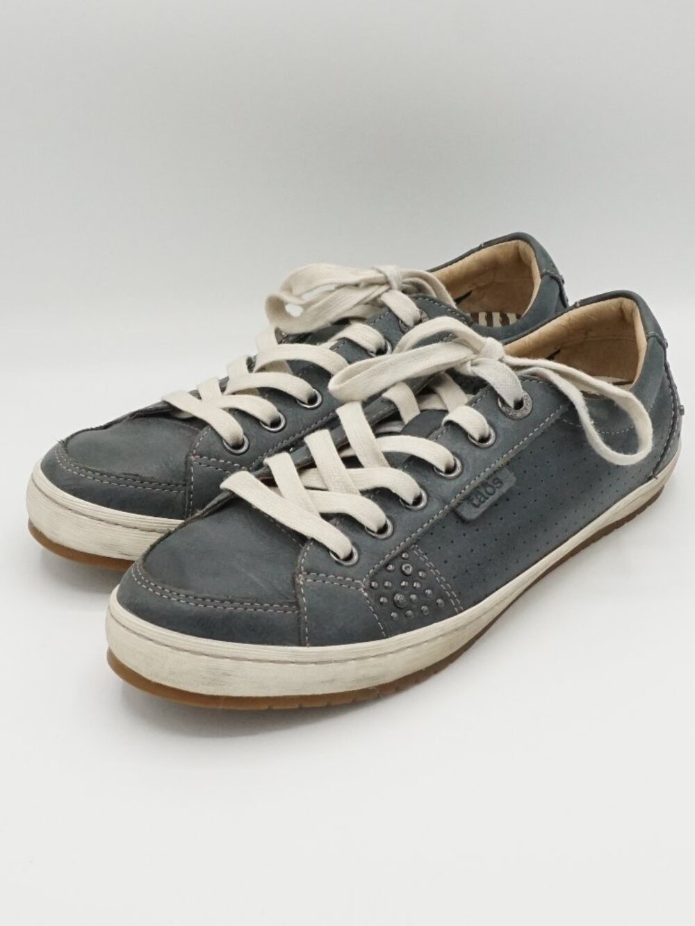 Taos Freedom Leather Studded Comfort Sneakers Women's Size 7.5 Grey Blue